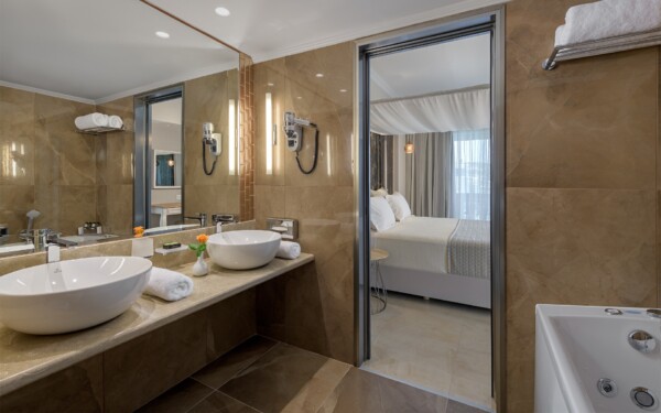 30_Suite_Sea_View_Bathroom_Rodos_Palladium_web